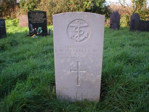 Commonwealth War Graves St. Dona Churchyard