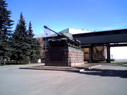Monument Kirov Tankfabriek (IS-2 Tank) St. Petersburg #1