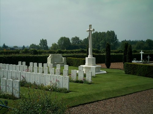 Oorlogsgraven van het Gemenebest Ruesnes