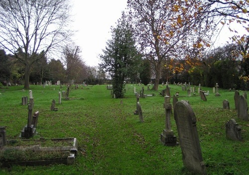 Commonwealth War Graves St Peter Churchyard