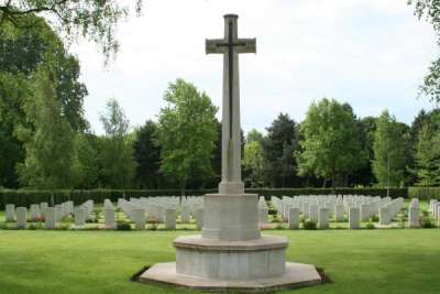 Commonwealth War Cemetery Cambes-en-Plaine #1