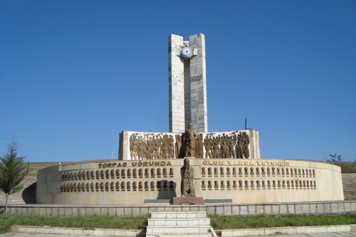 Oorlogsmonument Shamakhi #1