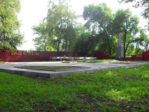 Mass Grave Soviet Soldiers & War Memorial Yablochnoye #1