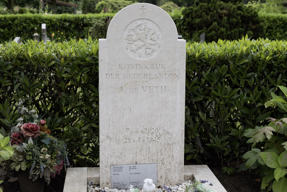 Dutch War Graves Roman Catholic Cemetery Zuylen Breda #5
