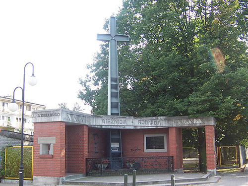 Monument Slachtoffers NKVD Kamp Nr. 10 & Bevrijding #1
