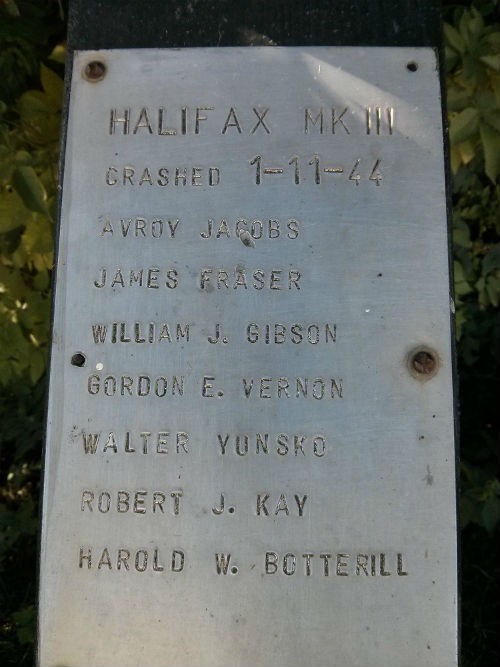 Monument Handley Page Halifax MZ376 #4