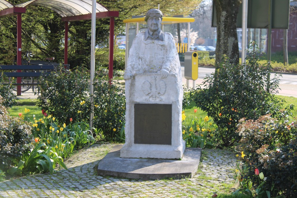 Monument Poolse Generaal Stanislaw Maczek	 #2