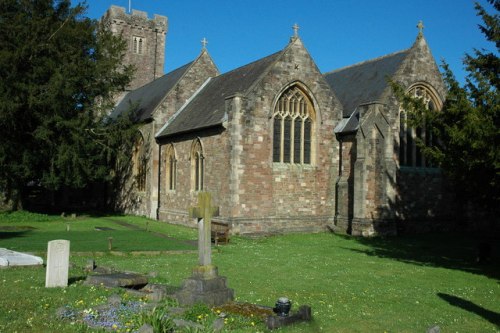 Commonwealth War Graves St. Cadoc Churchyard #1