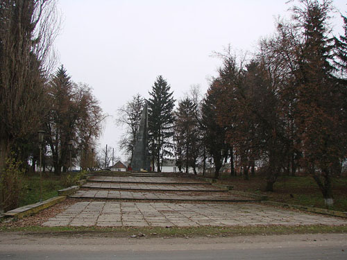 Oorlogsmonument Kryvoshyyintsi #1