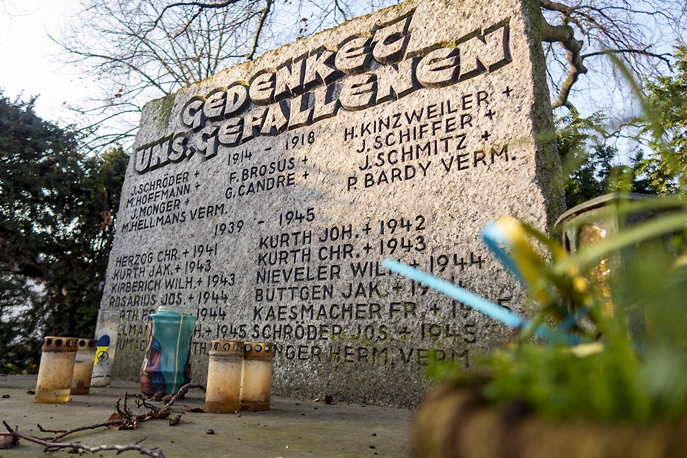 Oorlogsmonument Luchem #2