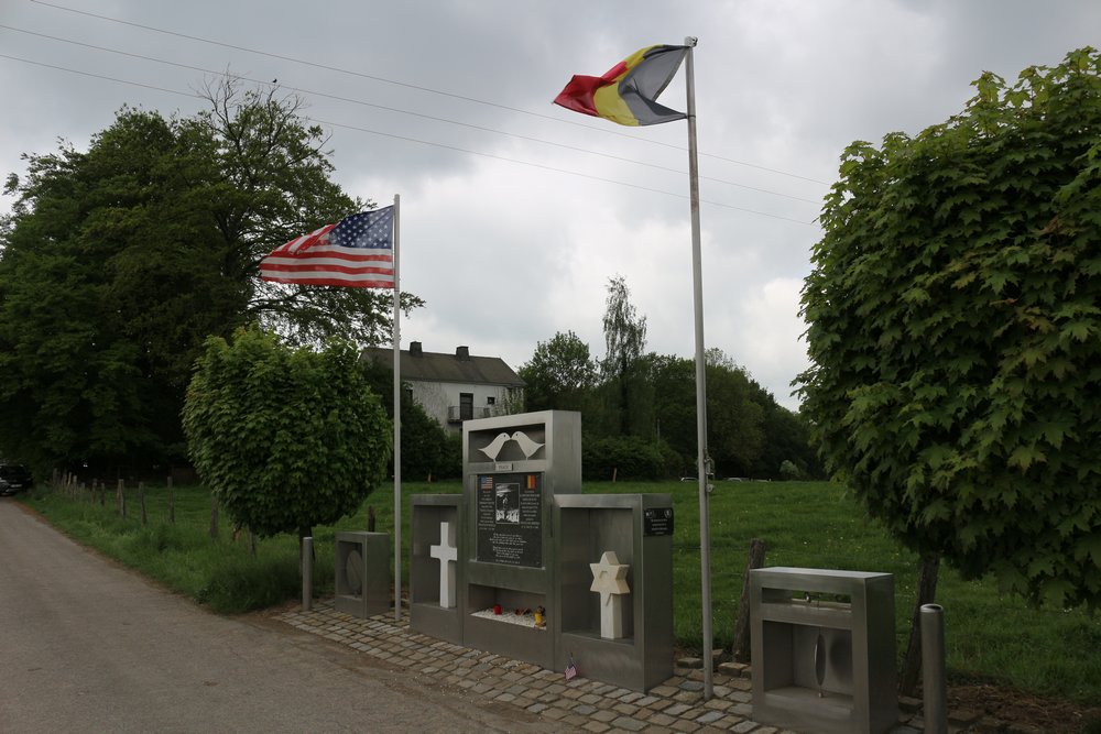 Monument Voormalige Amerikaanse Begraafplaats Foy #3