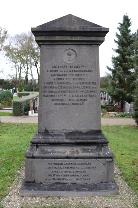 Grave Memorial W.W.l Old General Cemetery Den Helder #3