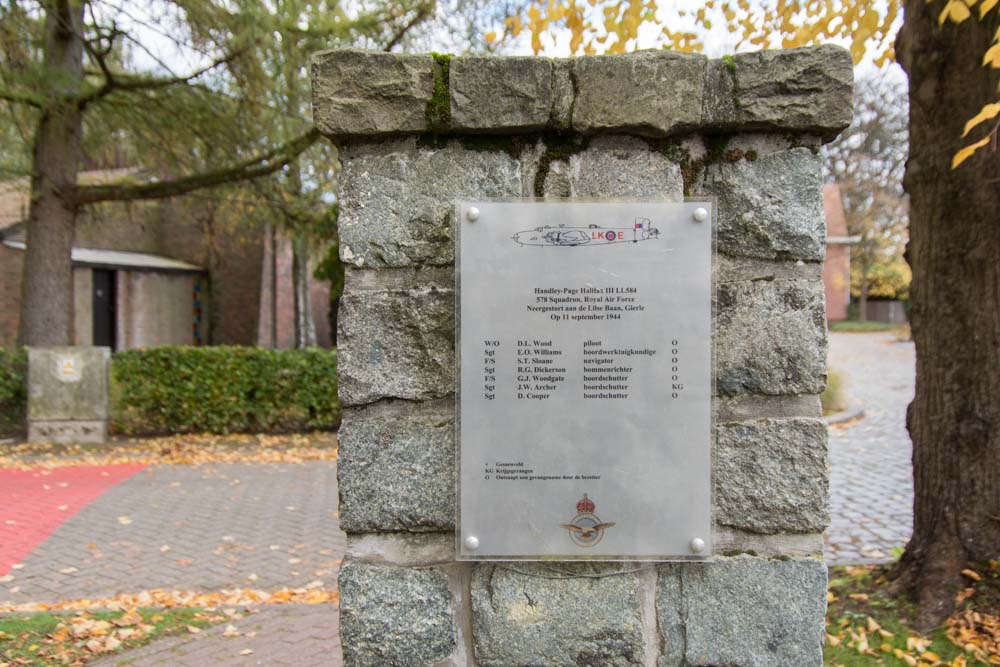 Monument Neergestorte Vliegtuigen Gierle #2