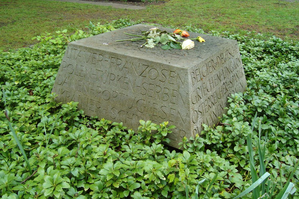 Monument en Begraafplaats Buitenlandse Oorlogsslachtoffers Friedhof Ohldorf Hamburg #3