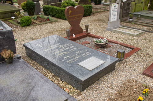 War Grave Goossen Family #5