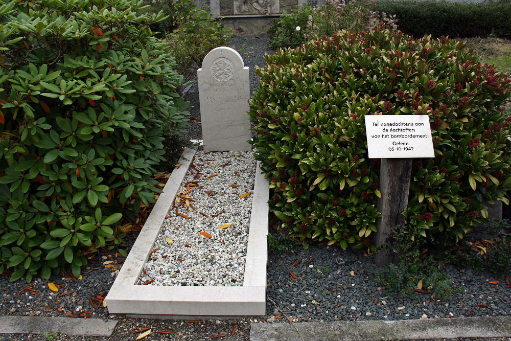 Dutch War Grave Roman Catholic Cemetery Lutterade Geleen #5