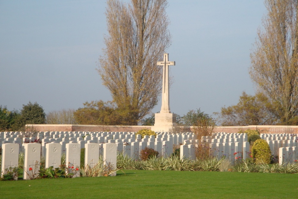 Commonwealth War Cemetery New Irish Farm #5