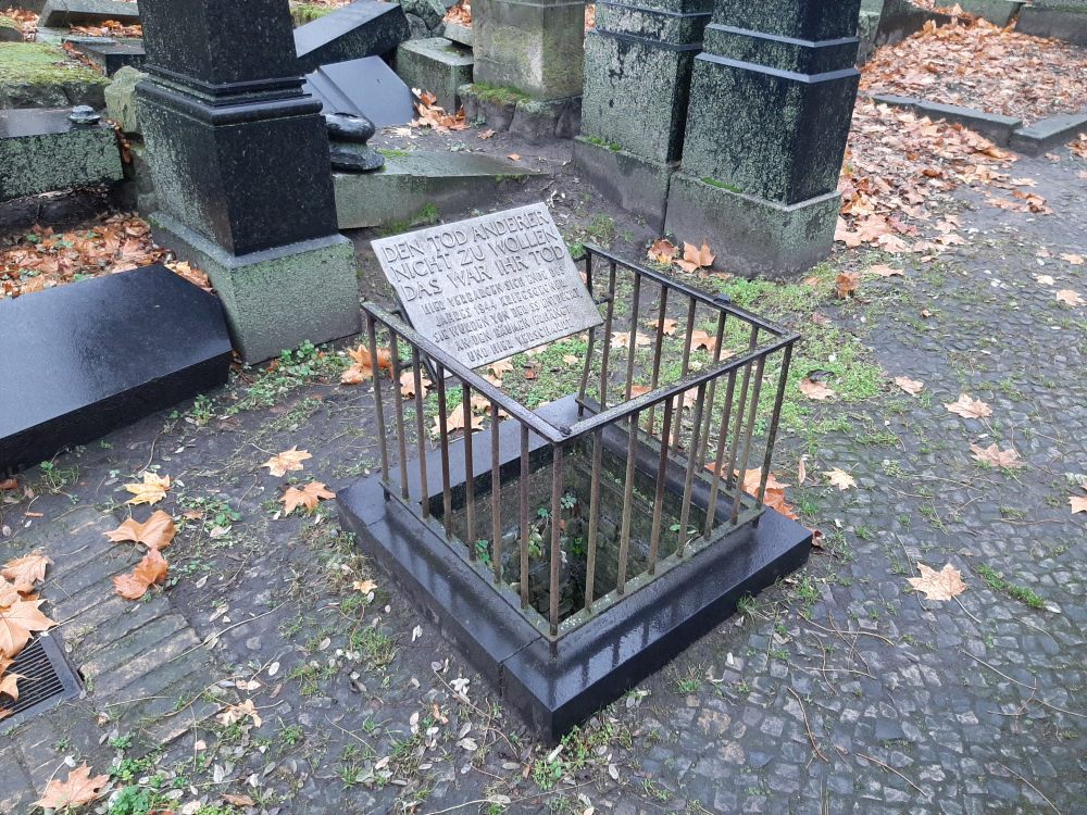 Jewish Cemetery Schnhauser Allee #4