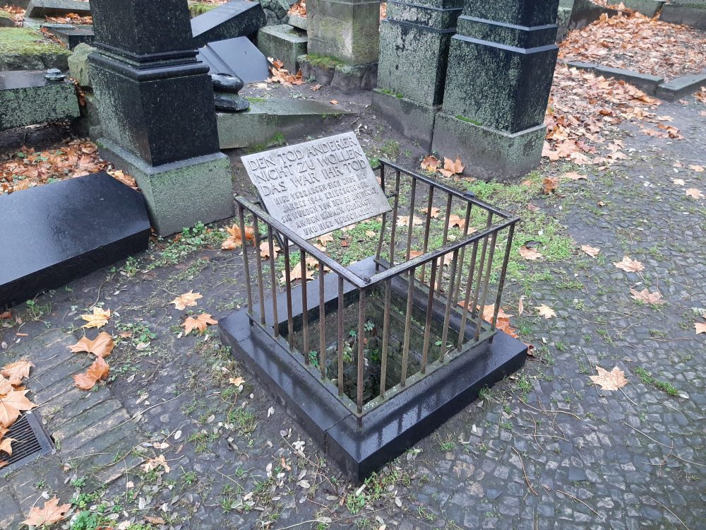 Jewish Cemetery Schönhauser Allee #4