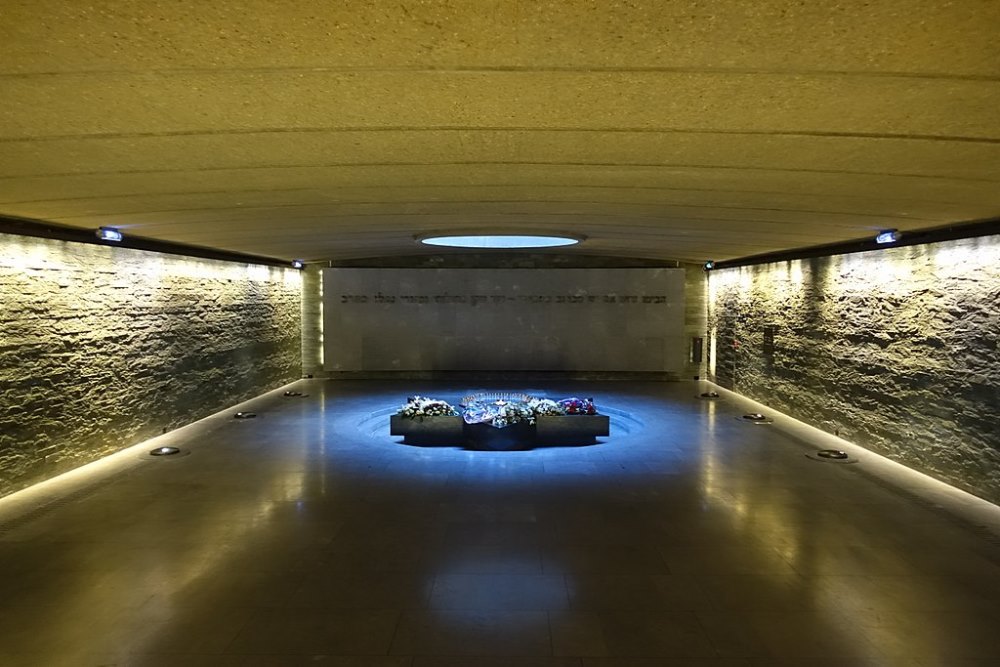 Wall of Names and Crypt Mémorial de la Shoah #2