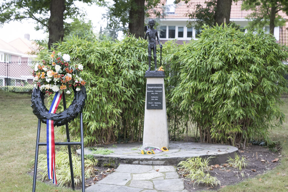 Monument Japanse Jongenskampen #1