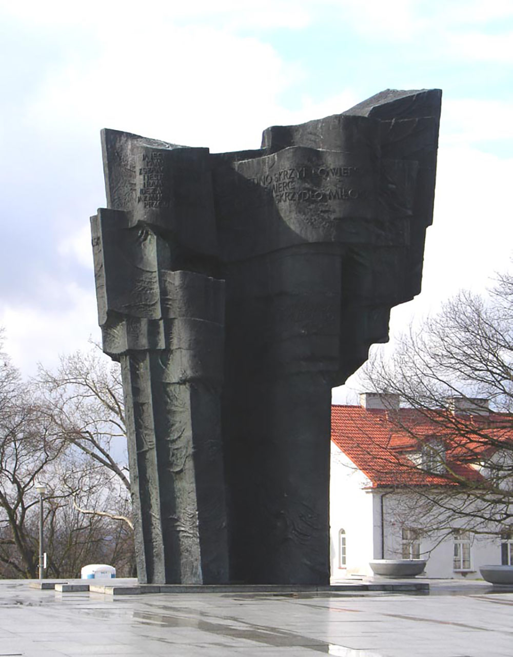 Monument Wladysław Broniewski #1