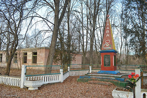 Mass Grave Soviet Soldiers Pryvitne #1