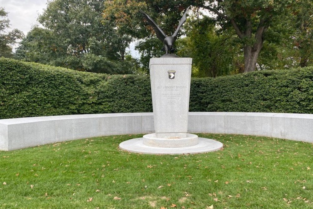 Monument 101st Airborne Division Arlington #1