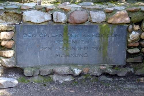 War Memorial Damm #3