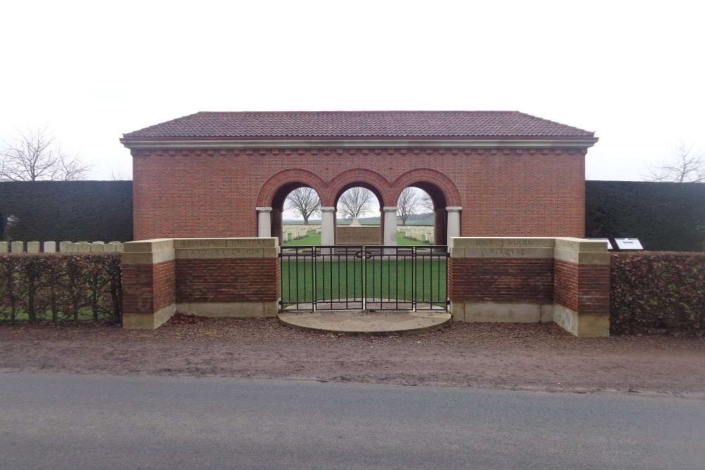 Commonwealth War Cemetery Thistle Dump (High Wood) #4