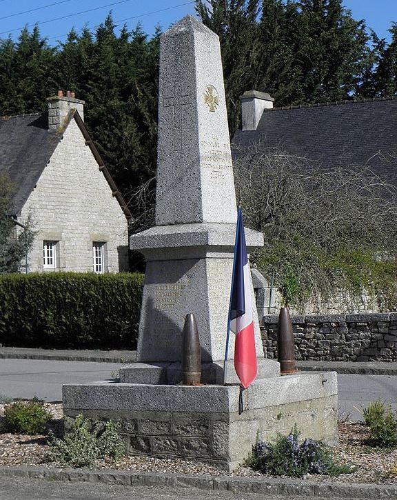 War Memorial Languédias #1