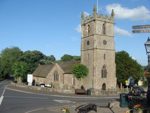 Oorlogsgraf van het Gemenebest St. Cadoc Churchyard