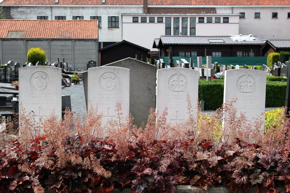 Commonwealth War Graves Deerlijk #3