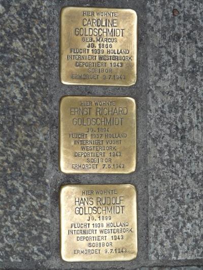 Stolpersteine Domkloster 1