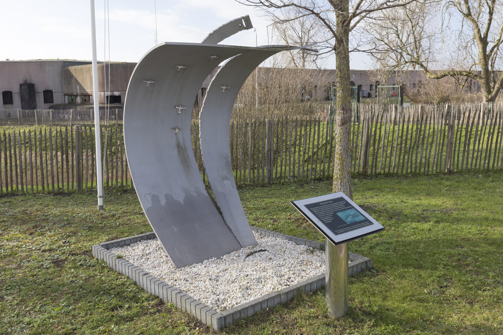 Monument Missing Man Salute