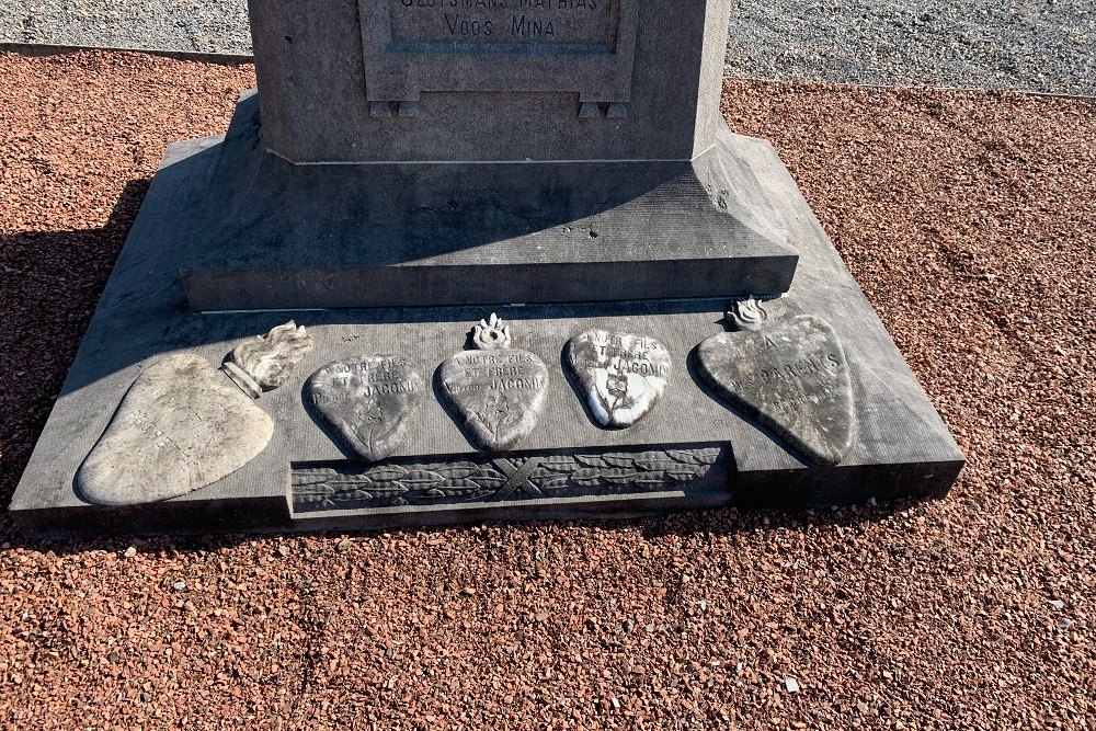 Oorlogsmonument Begraafplaats Magnée #3