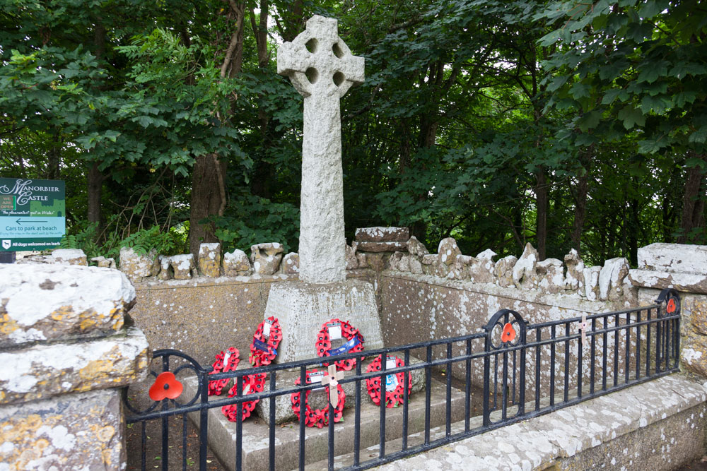 Oorlogsmonument Manorbier #1