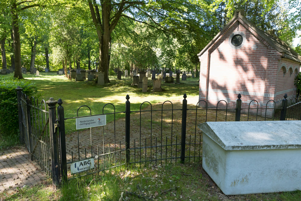 Dutch War Graves Heerde Old General Cemetery #5