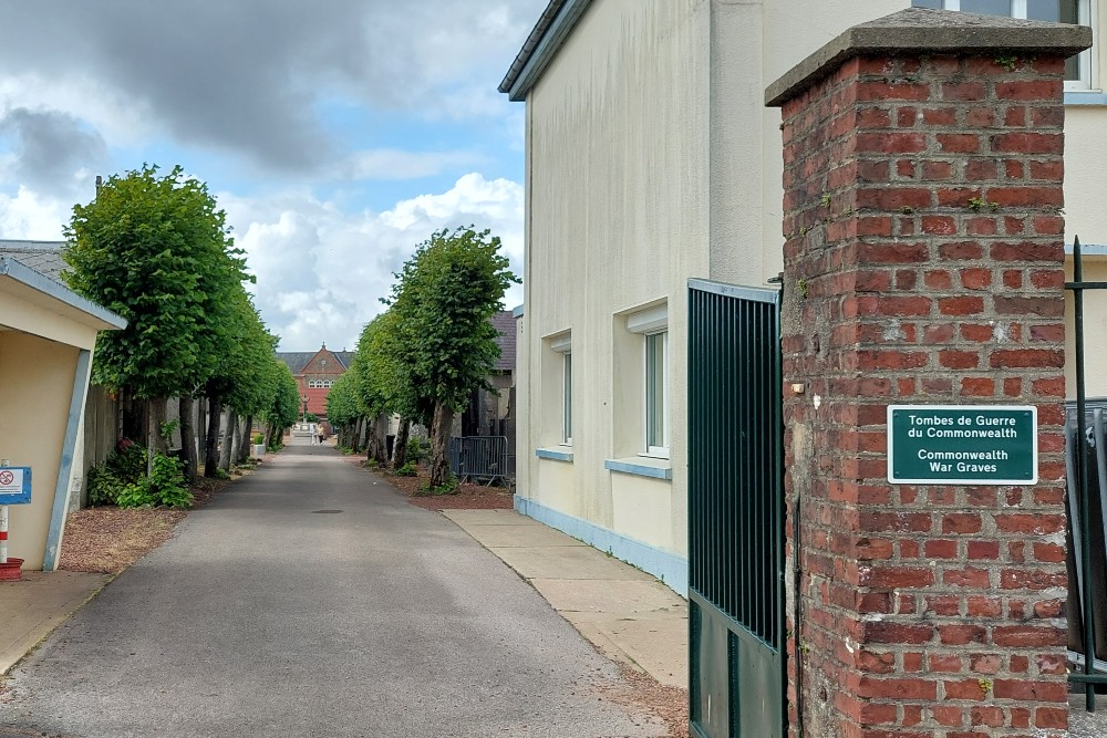 Commonwealth War Graves Desvres #2