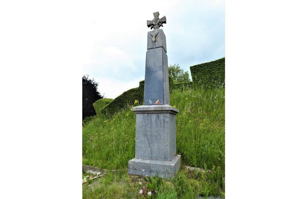 Oorlogsmonument begraafplaats Izel