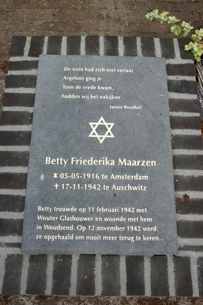 Monument Betty Friederika Maarzen #3