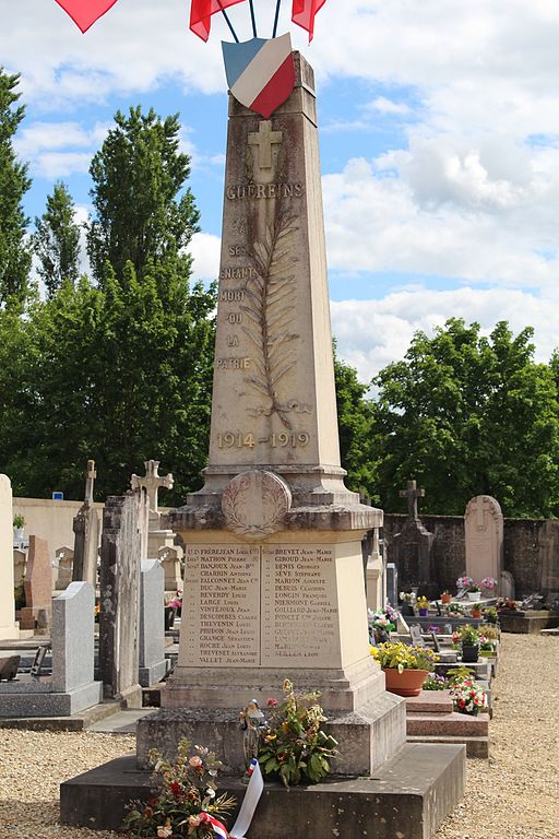 War Memorial Guéreins #1