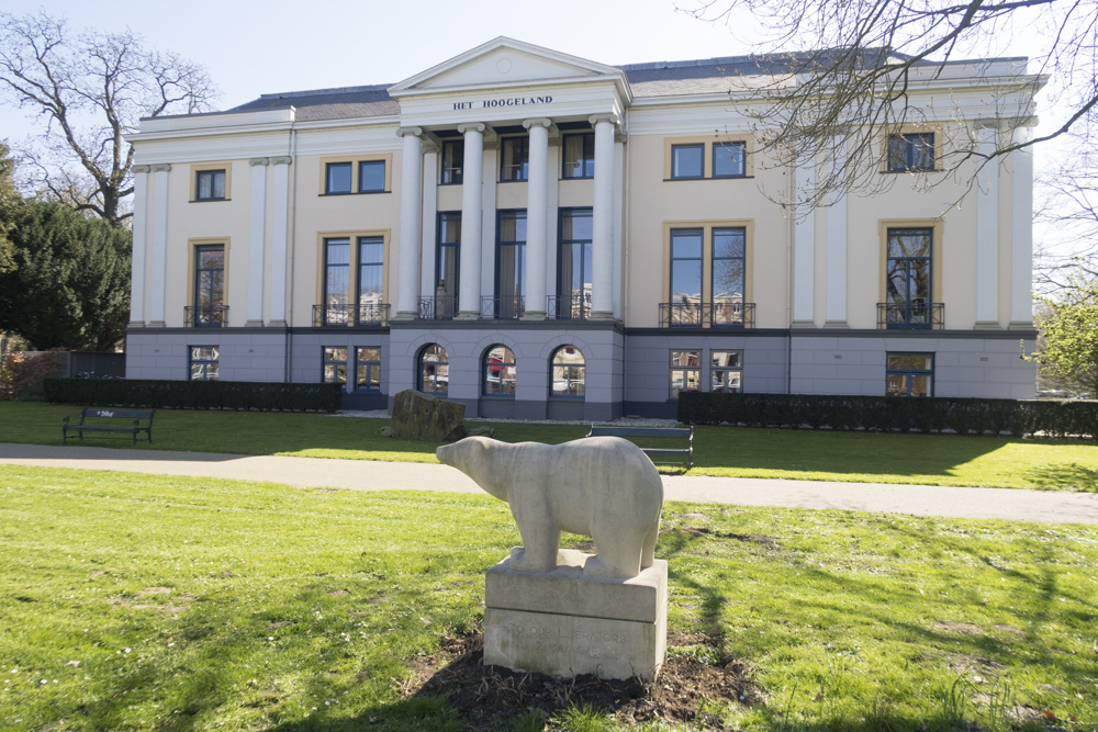 Monument Polar Bears #4