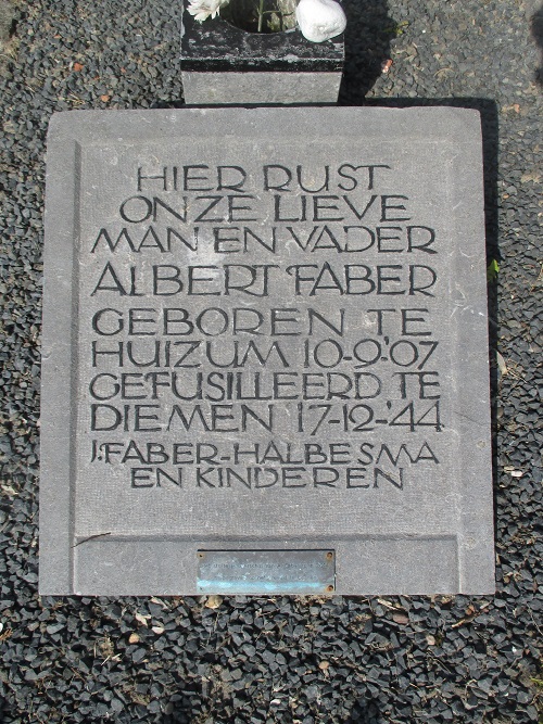 Grafmonument Protestants Kerkhof Dorpskerk Huizum Leeuwarden #3