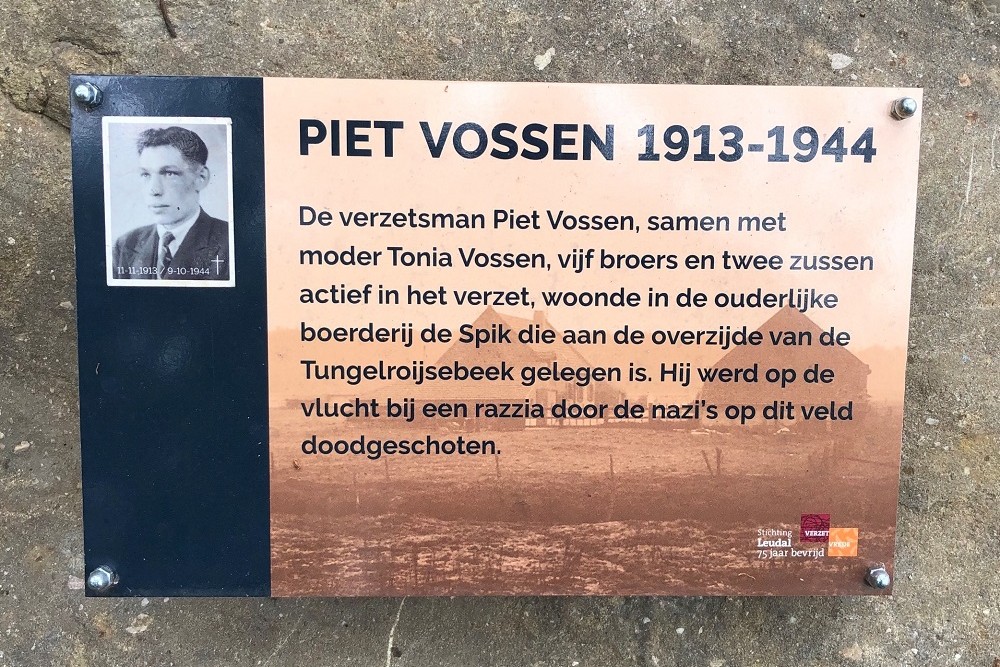 Bord van monument verzetsstrijder Piet Vossen in Heythuysen gesloopt