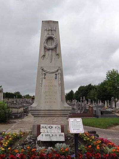 Oorlogsmonument Leuville-sur-Orge #1