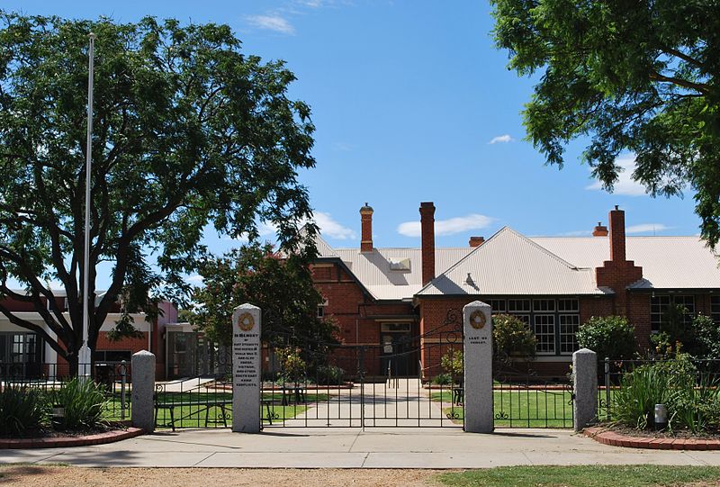 War Memorial Gates Numurkah Primary School