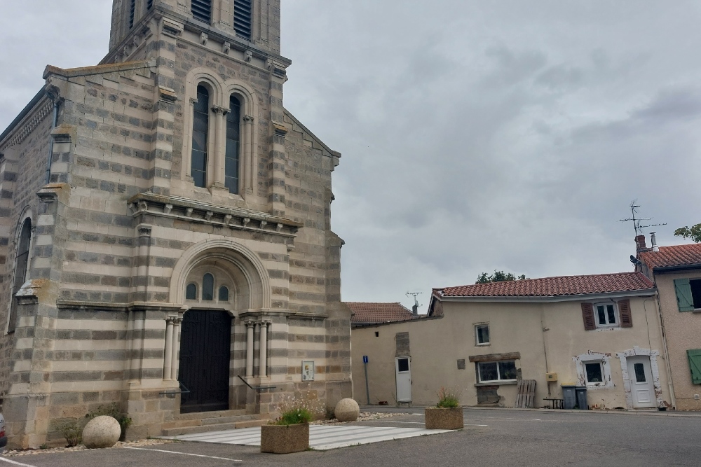 Monument Eerste Wereldoorlog Kerk Chalain-le-Comtal #3