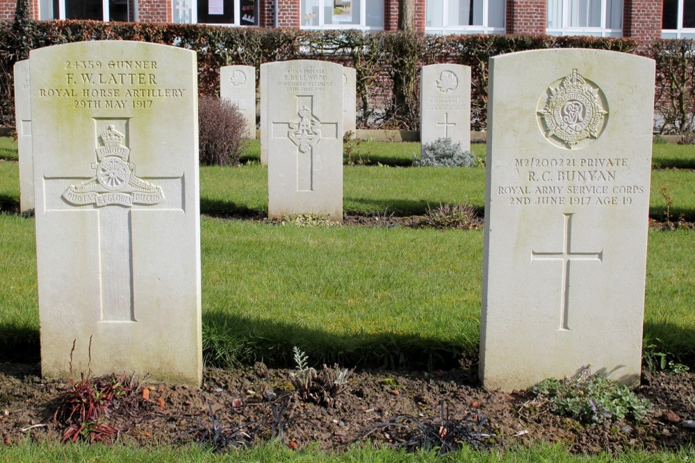 Commonwealth War Graves Loker #3
