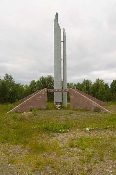 Monument Veldhospitaal & Massagraf Sovjetsoldaten Klip Yavr